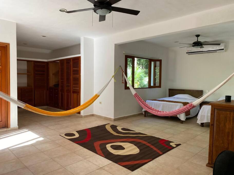 Jungle Oasis By The Beach: Casa Selva On 38th Street Ferienhaus