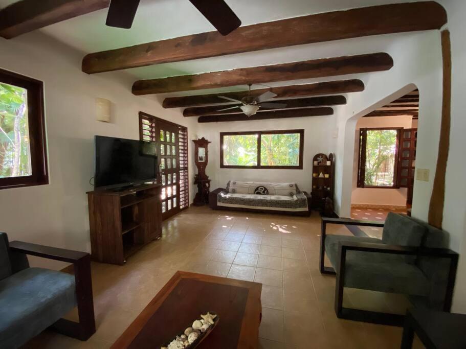 Jungle Oasis By The Beach: Casa Selva On 38th Street Ferienhaus Playa del Carmen