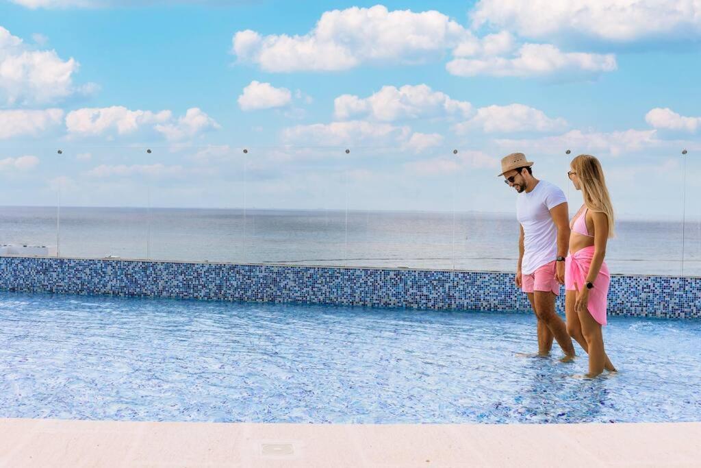 Casa Camaleon Luxury Condominium. Sea Views. Pools *