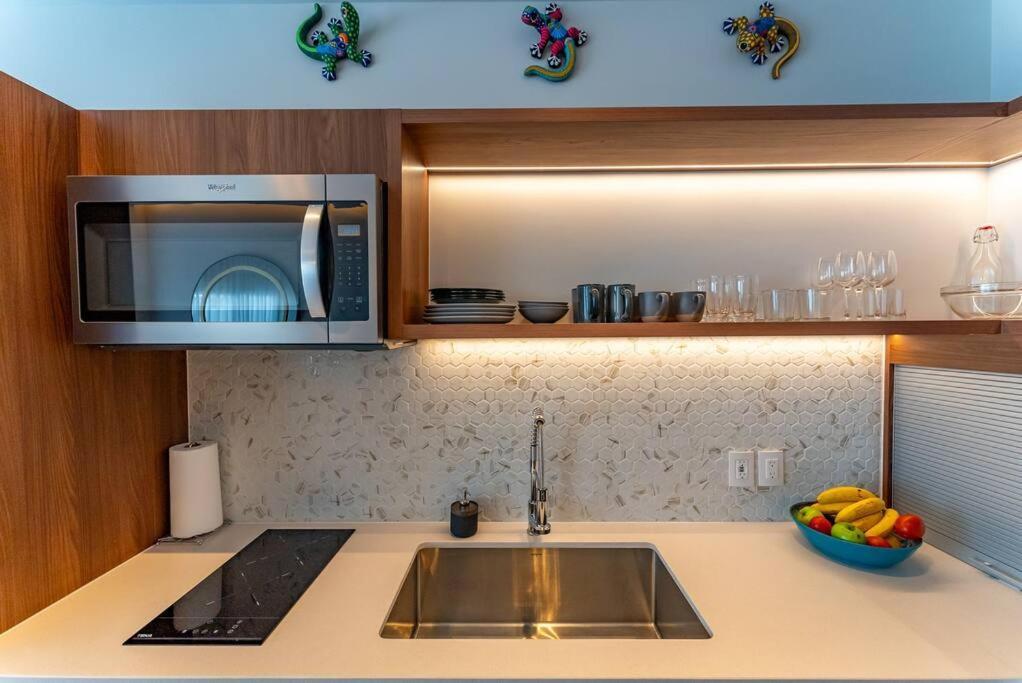 Casa Camaleon Luxury Condominium. Sea Views. Pools Apartment *