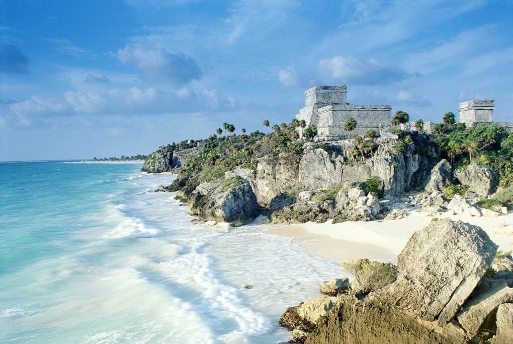 Casa Camaleon Luxury Condominium. Sea Views. Pools Apartment
