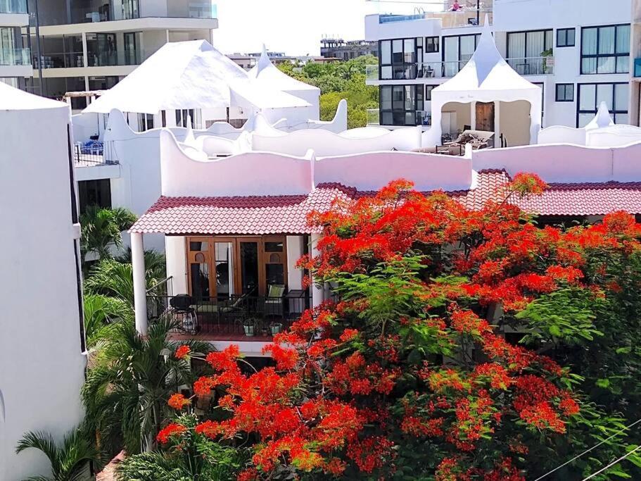 Casa Camaleon Luxury Condominium. Sea Views. Pools * Playa del Carmen