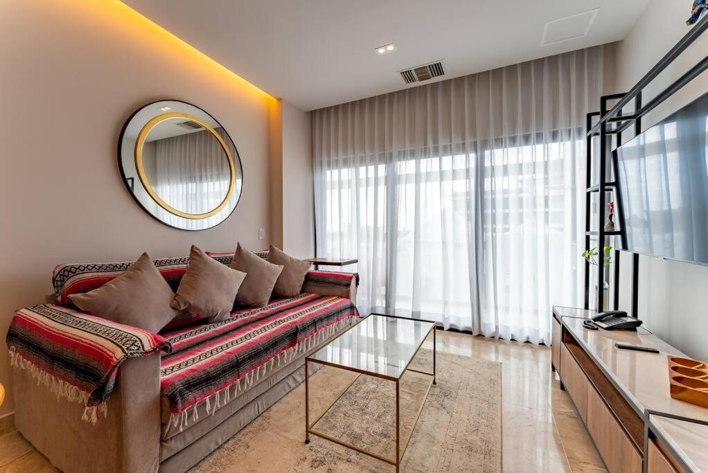 Casa Camaleon Luxury Condominium. Sea Views. Pools Apartment