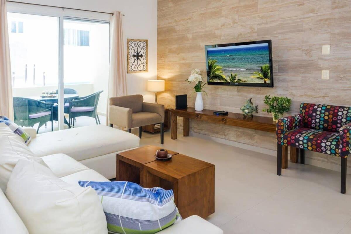 Modern Condo, Just Steps To Mamitas & 5th Apartment