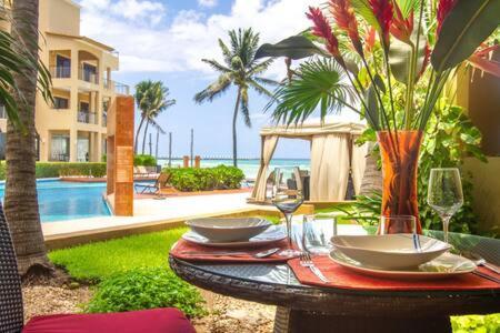 Oceanfront A Block Off 5th In Heart Of Playa Holiday home *