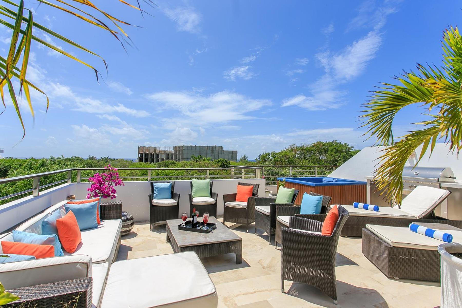 3-level With A Private Balcony & Rooftop Lounge Apartment