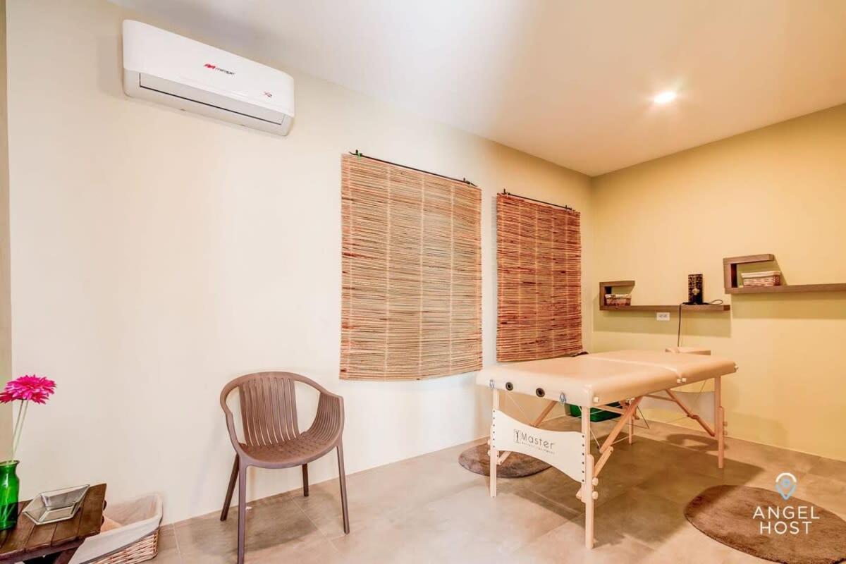 With Amenities Sleeps 8 Roof Pool Gym Holiday home *