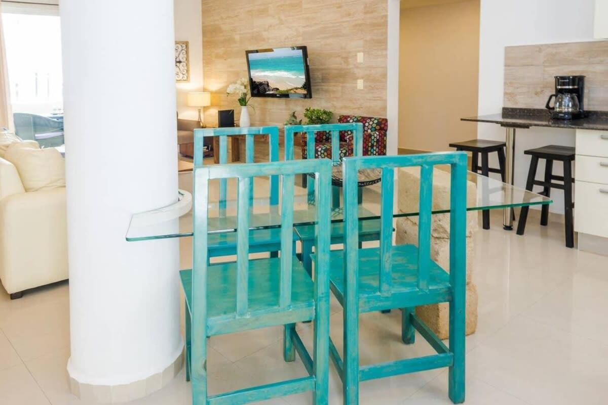 Apartment Modern Condo, Just Steps To Mamitas & 5th Playa del Carmen