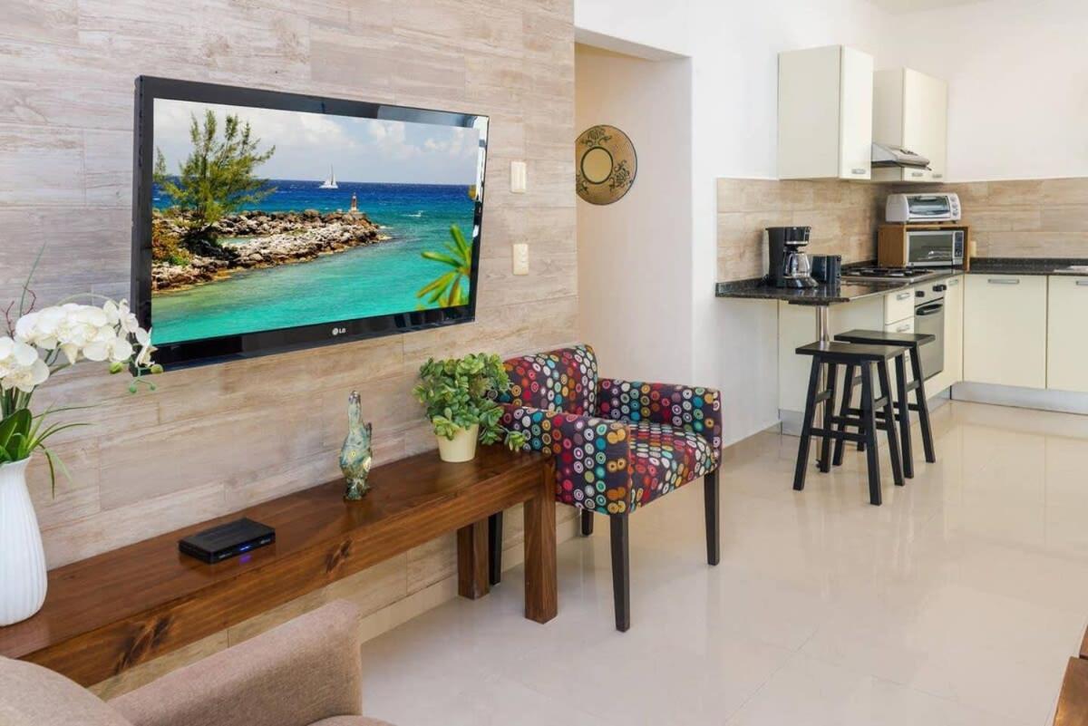 Modern Condo, Just Steps To Mamitas & 5th Apartment