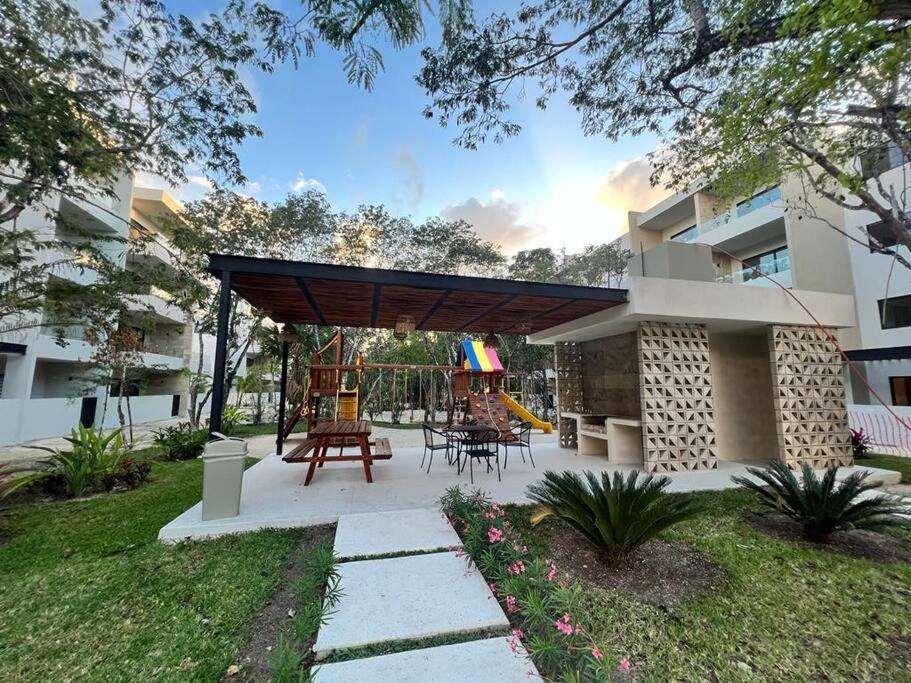 Luxury New With Amazing Pool Apartment
