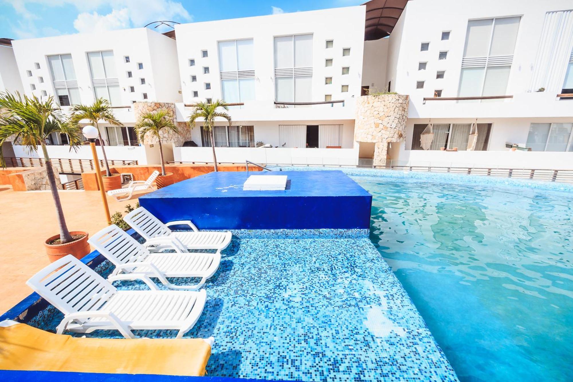 Apartment 2 Bedroom Penthouse With Private Jacuzzi Next To Fifth Avenue And Beach - Plaza Paraiso A203 Playa del Carmen