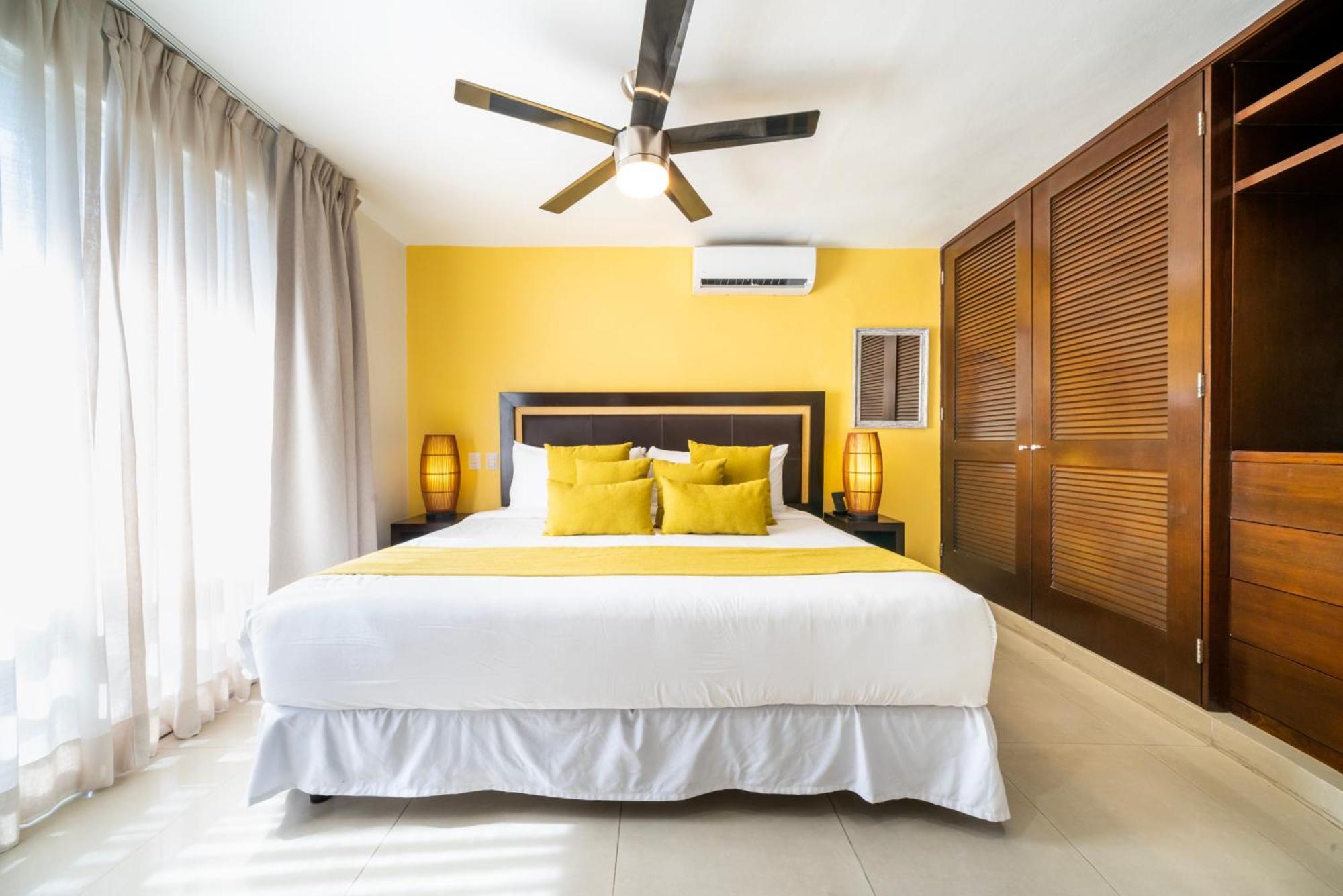 Apartment 2 Bedroom Penthouse With Private Jacuzzi Next To Fifth Avenue And Beach - Plaza Paraiso A203 Playa del Carmen