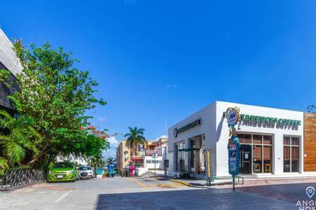 Oceanfront A Block Off 5th In Heart Of Playa *