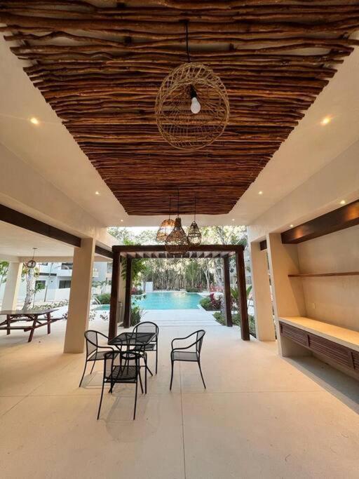 Luxury New With Amazing Pool