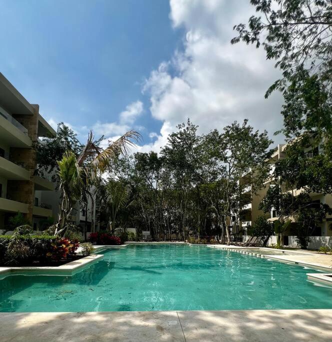 Luxury New With Amazing Pool