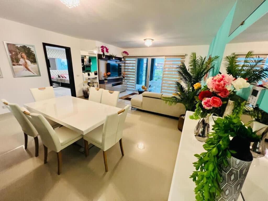 Luxurious Hideaway With Private Access Apartment
