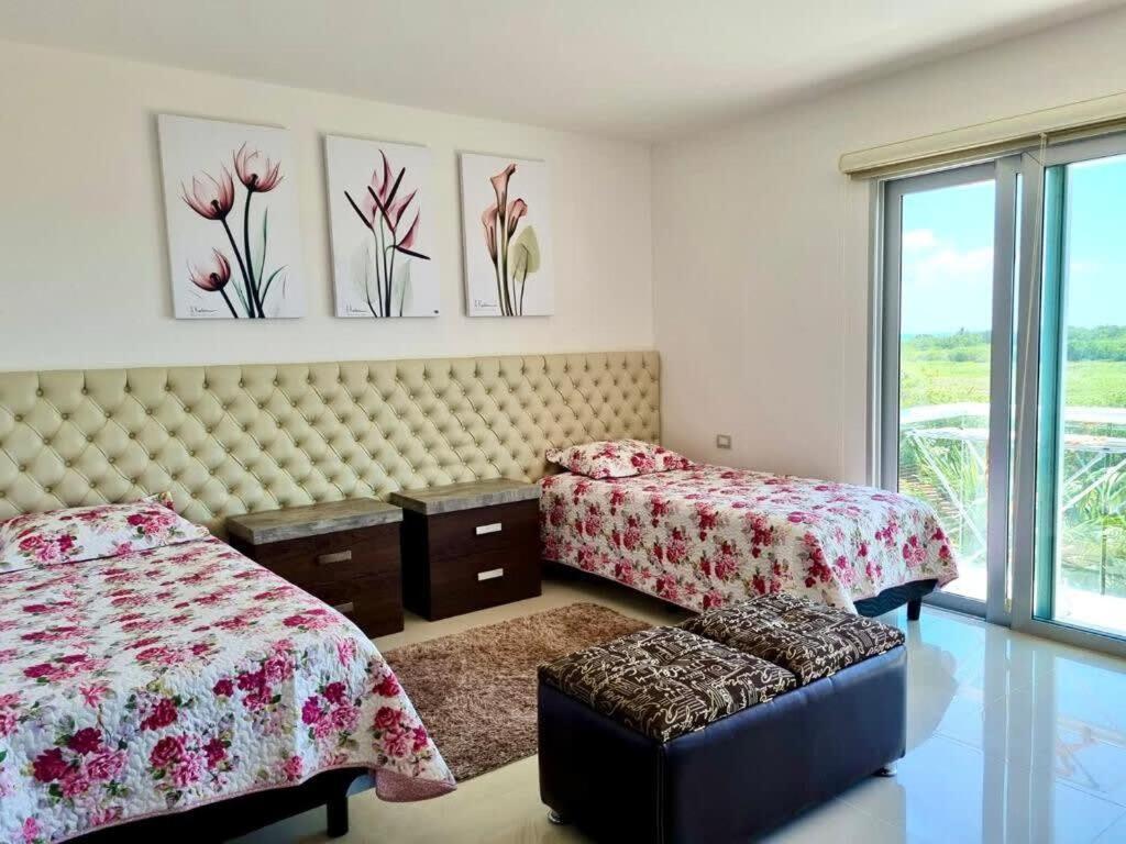 Luxurious Hideaway With Private Access Apartment