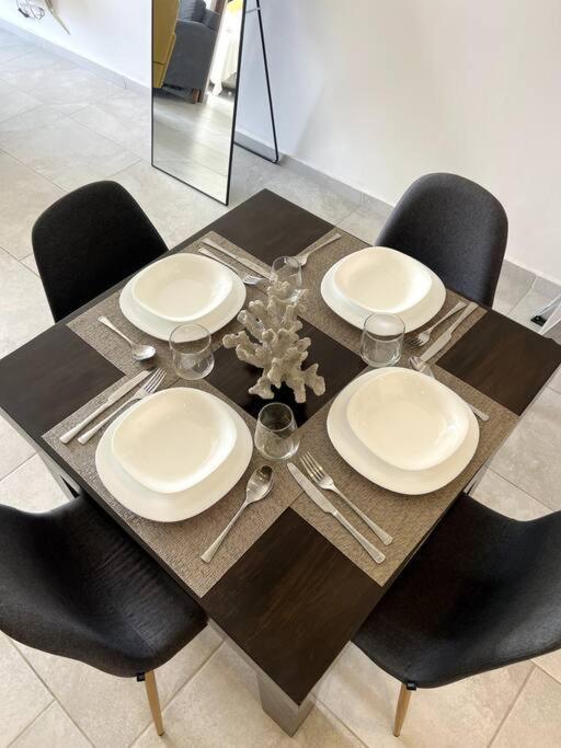 Apartment Fast Wifi/5 Min Beach/private Parking