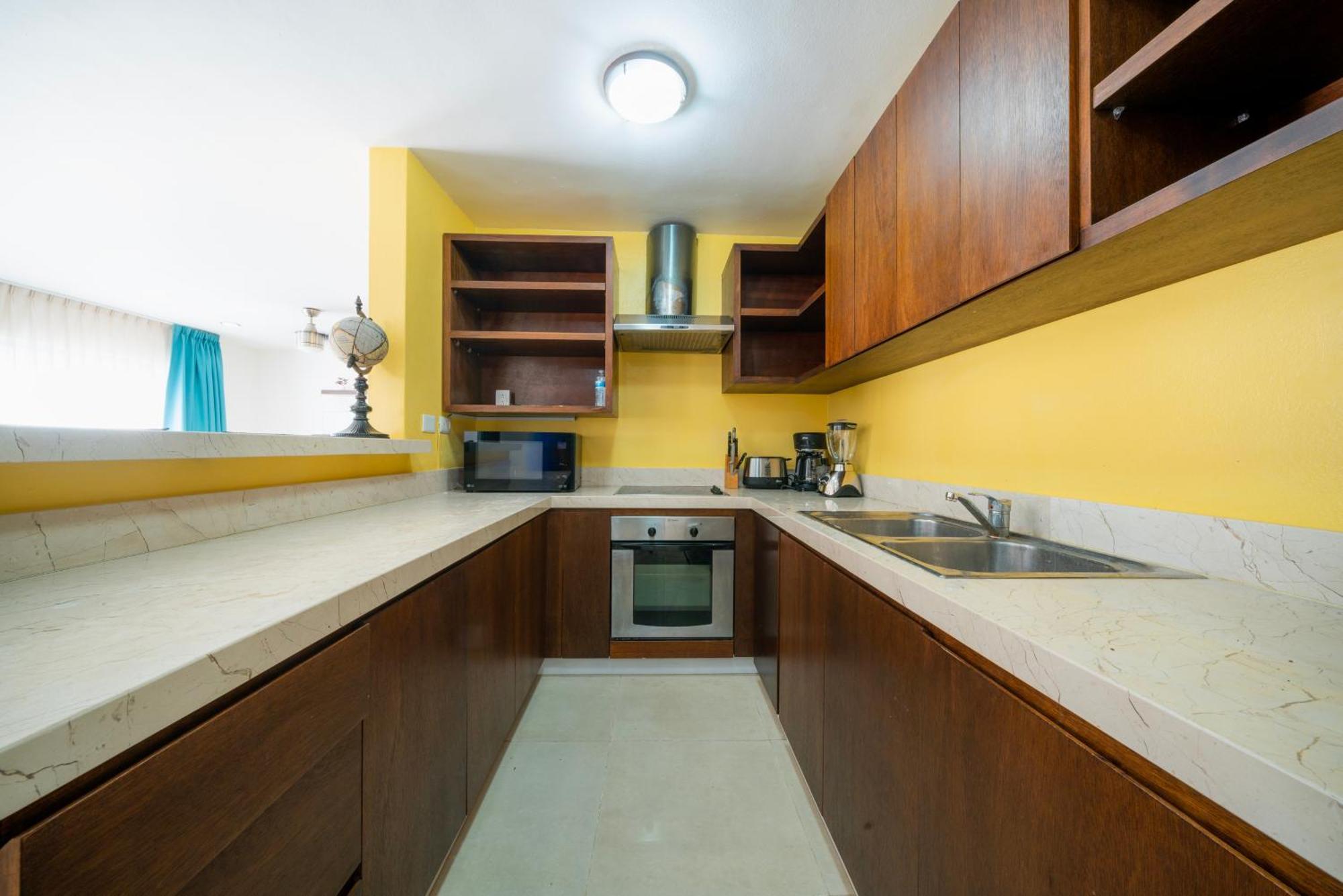 2 Bedroom Penthouse With Private Jacuzzi Next To Fifth Avenue And Beach - Plaza Paraiso A203 Apartment Playa del Carmen