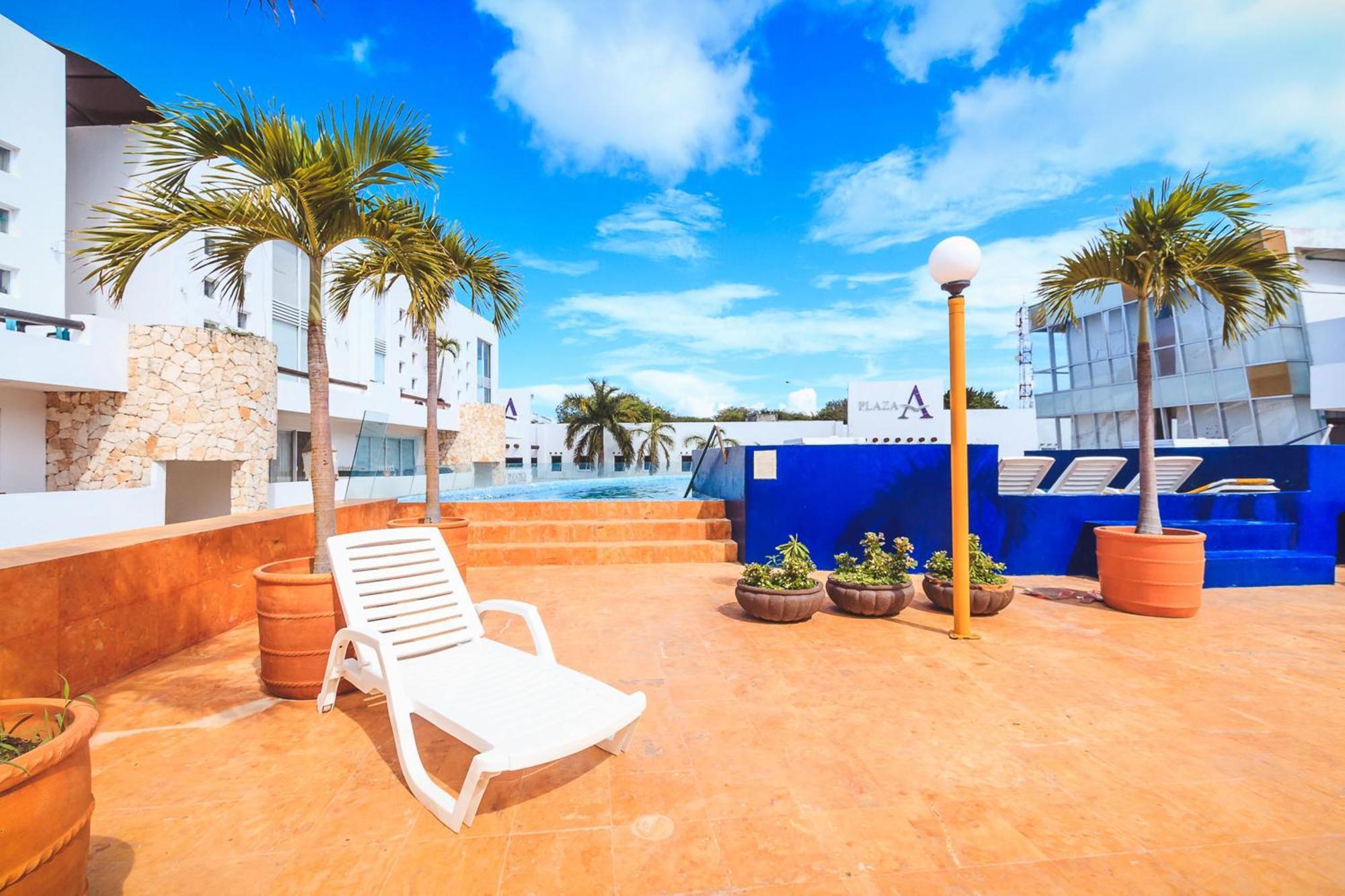 2 Bedroom Penthouse With Private Jacuzzi Next To Fifth Avenue And Beach - Plaza Paraiso A203 Apartment Playa del Carmen