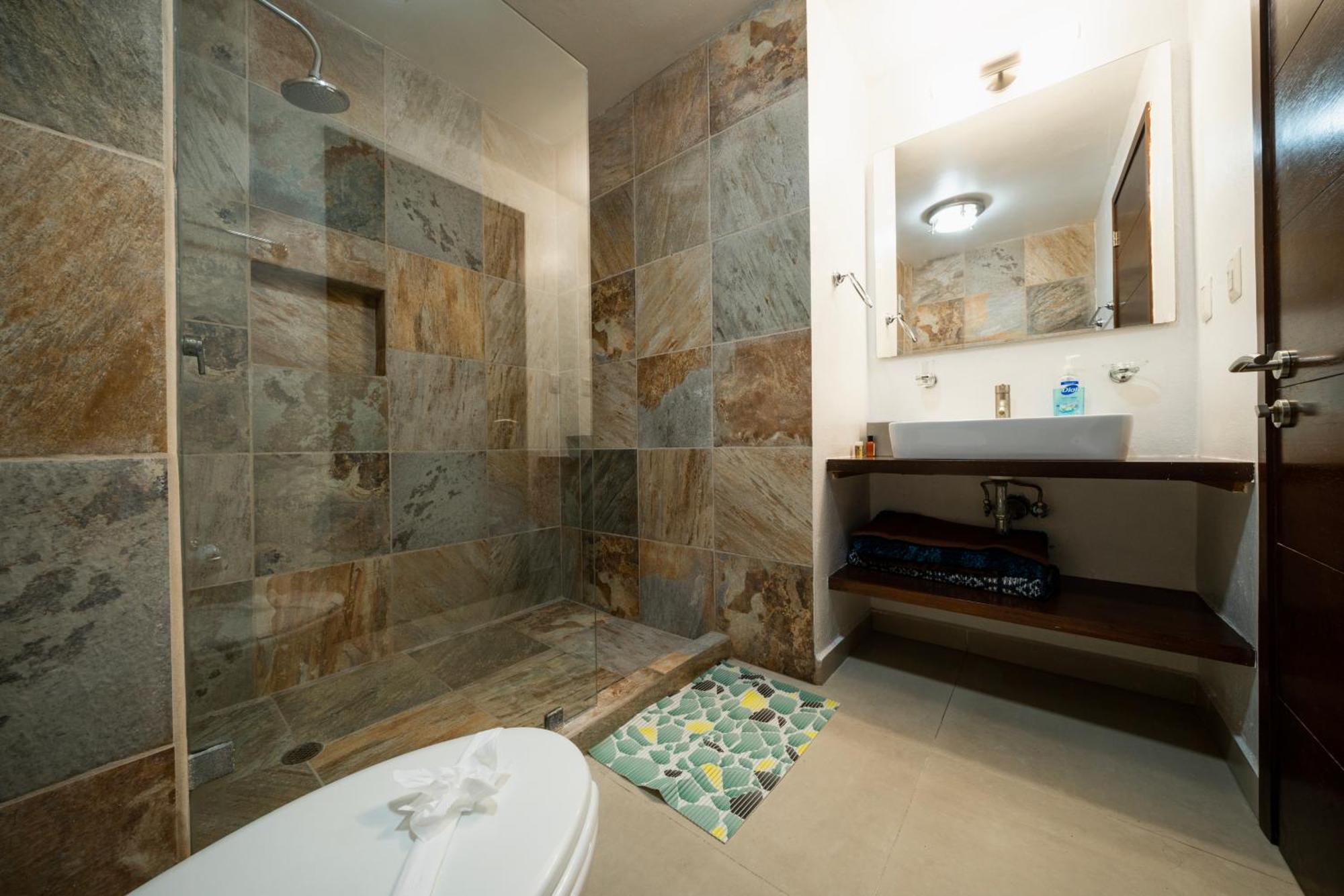 2 Bedroom Penthouse With Private Jacuzzi Next To Fifth Avenue And Beach - Plaza Paraiso A203 * Playa del Carmen