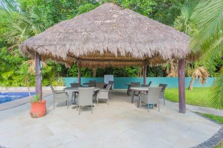 Ideal Family & Friend Trip, Gated Area With Pool Onsite * Playa del Carmen