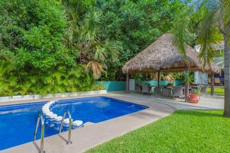 Holiday home Ideal Family & Friend Trip, Gated Area With Pool Onsite Playa del Carmen