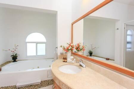 Holiday home Ideal Family & Friend Trip, Gated Area With Pool Onsite Playa del Carmen
