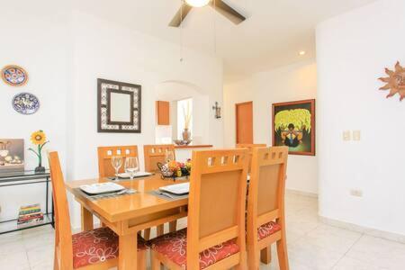 Ideal Family & Friend Trip, Gated Area With Pool Onsite * Playa del Carmen