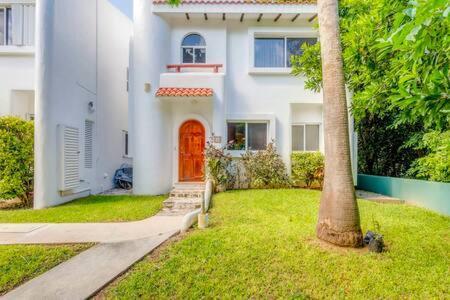 Ideal Family & Friend Trip, Gated Area With Pool Onsite