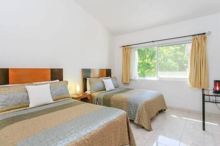Holiday home Ideal Family & Friend Trip, Gated Area With Pool Onsite *