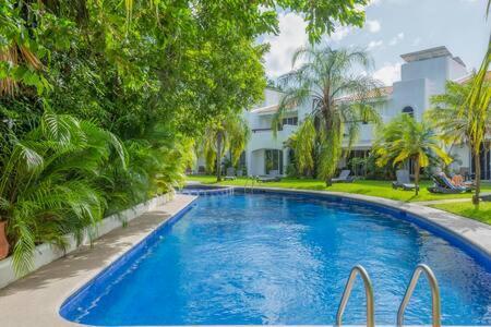 Holiday home Ideal Family & Friend Trip, Gated Area With Pool Onsite Playa del Carmen