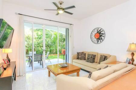 Ideal Family & Friend Trip, Gated Area With Pool Onsite Holiday home *