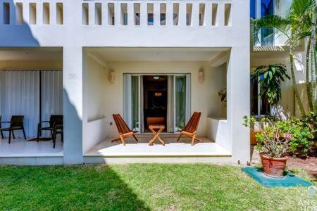 Pool, Gazebo, Parking, 2 Blocks To Beach & 5th Ave Appartement *