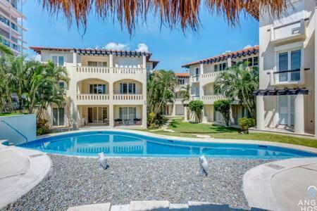 Pool, Gazebo, Parking, 2 Blocks To Beach & 5th Ave Appartement *