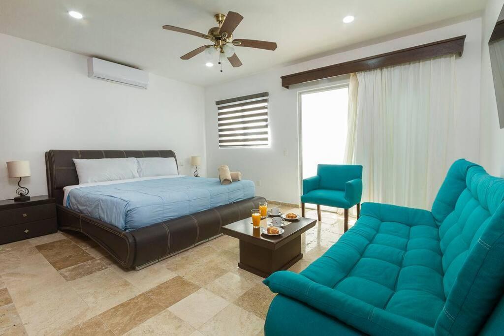 Comfortable 3 Blocks From The Apartment