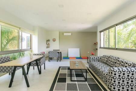 New In Residential Area With Amenities & 24hr Security *