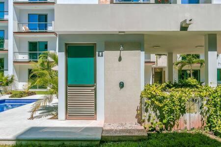 New In Residential Area With Amenities & 24hr Security *