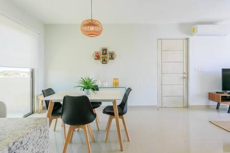 Apartment New In Residential Area With Amenities & 24hr Security Playa del Carmen