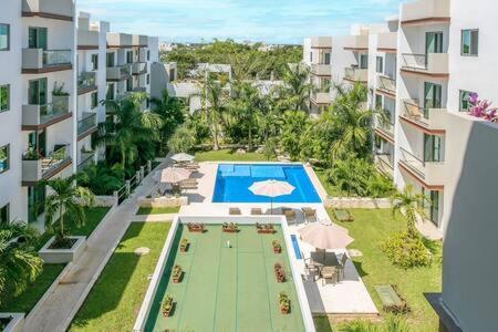 New In Residential Area With Amenities & 24hr Security Apartment