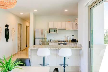 Apartment New In Residential Area With Amenities & 24hr Security
