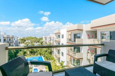 New In Residential Area With Amenities & 24hr Security Apartment