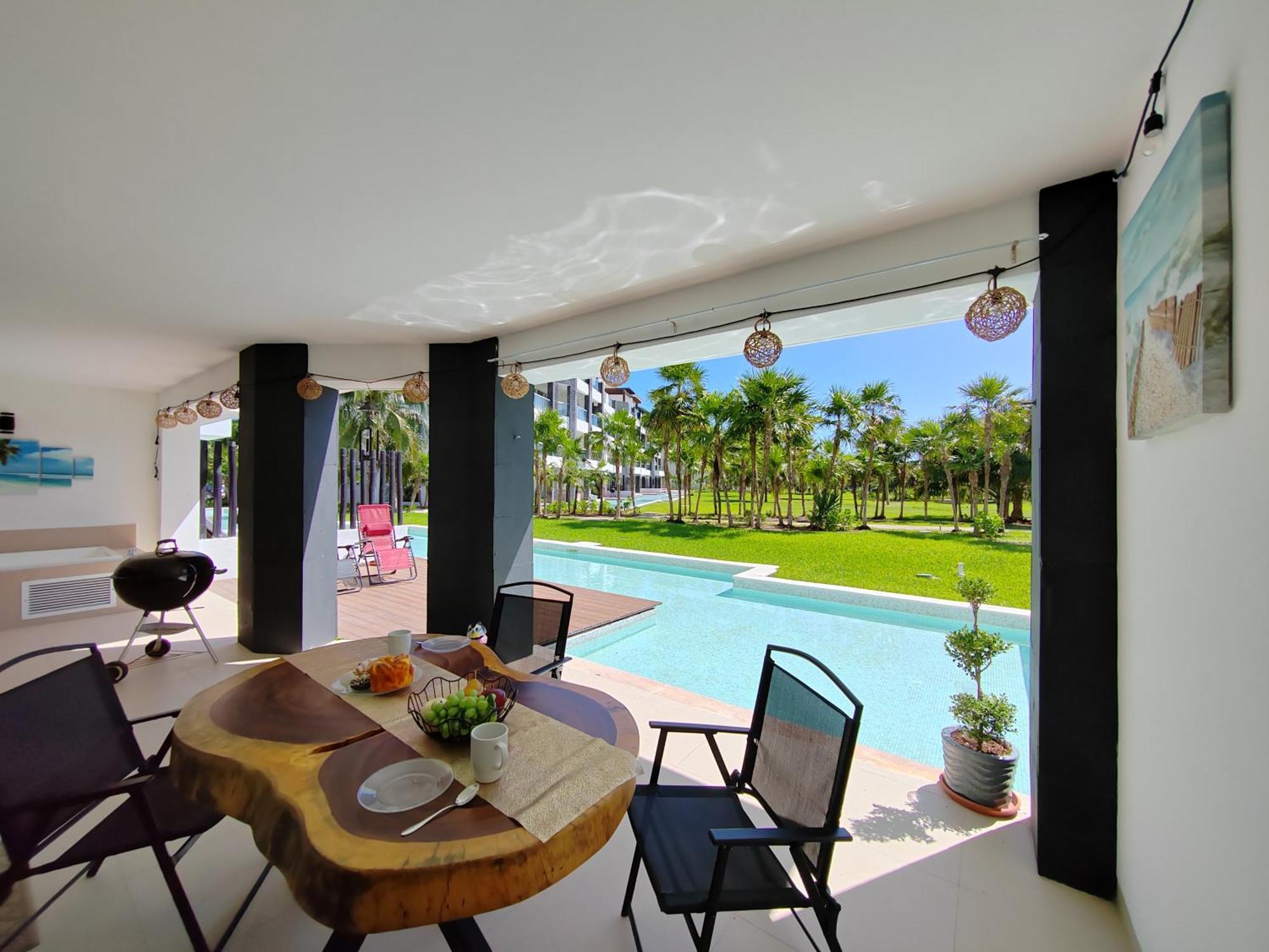 Stunning Ocean Front By Boutique Apartment *