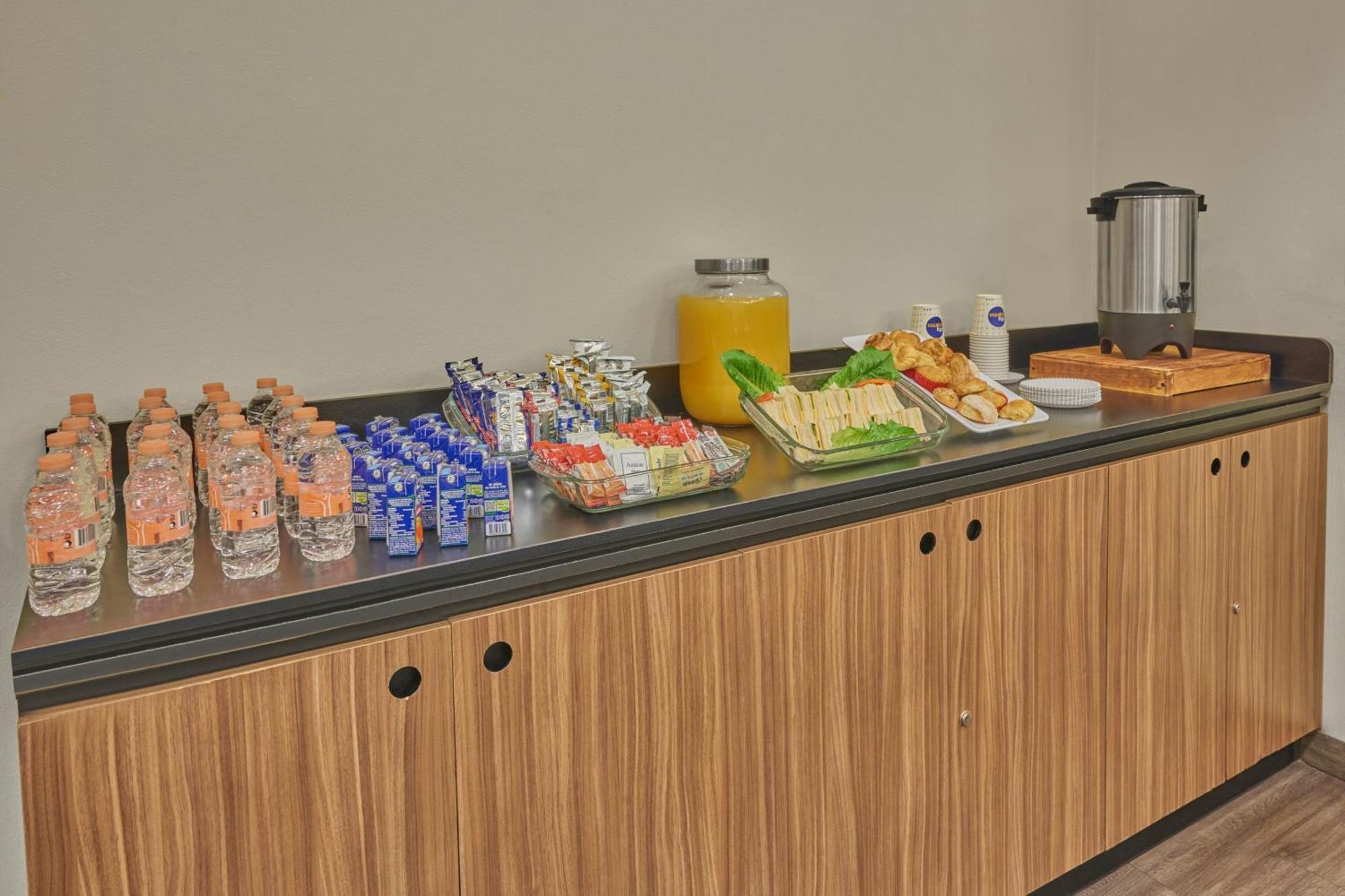 Express By Marriott Hotel 4*