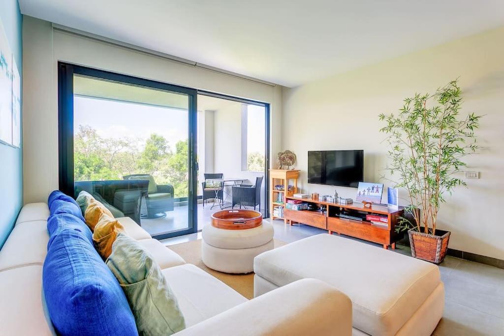 Golfers' Paradise At Nick Price Residences! Apartment