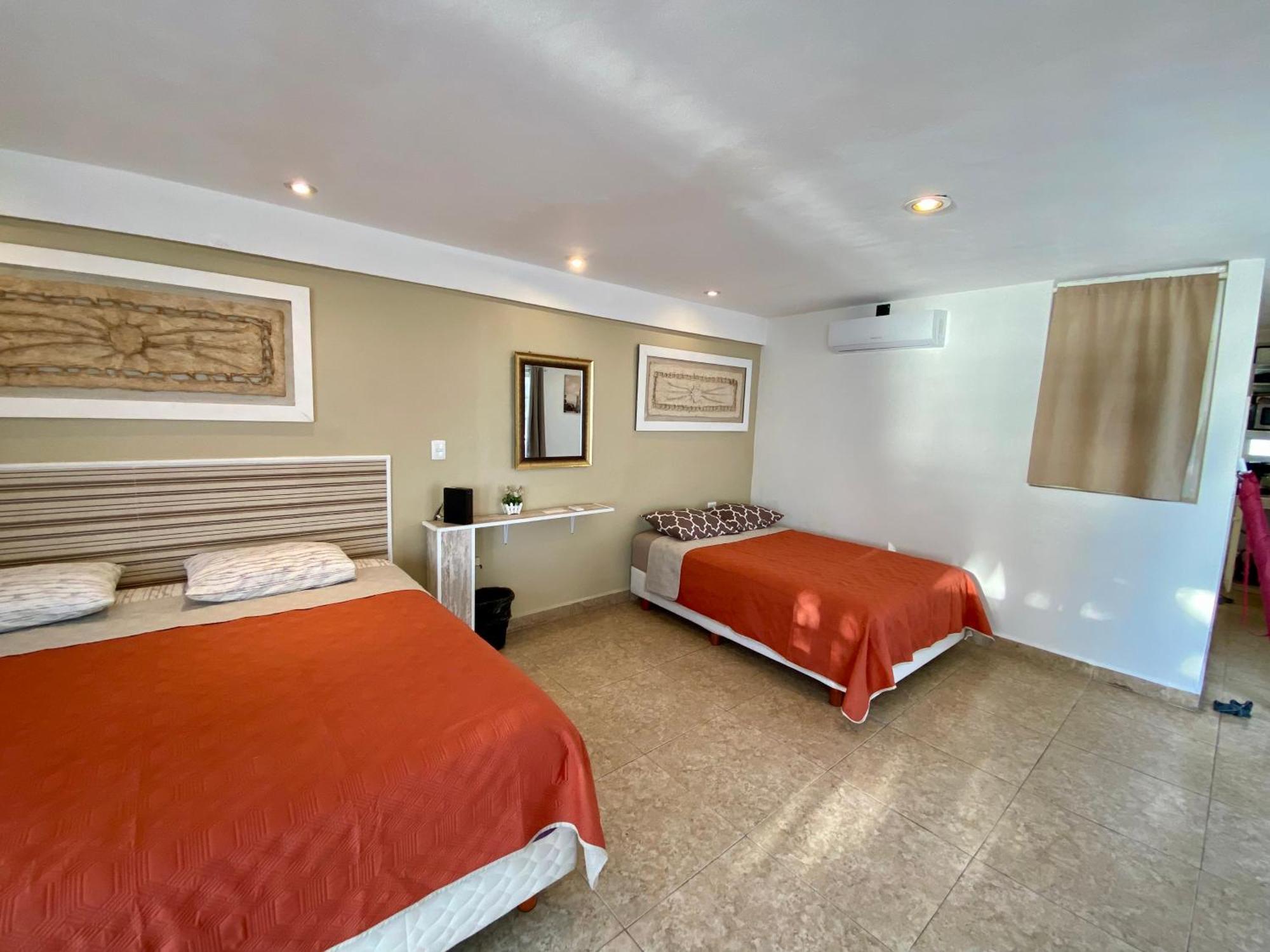 Skyline Apartment *