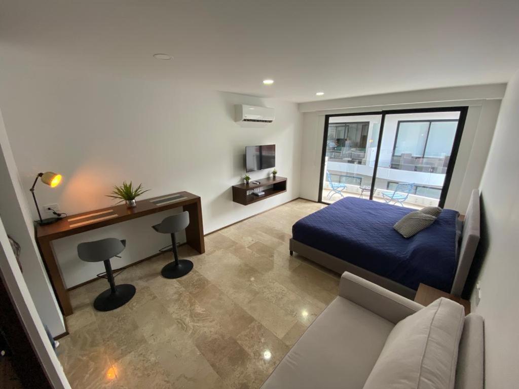 Chez Alam At Midtown 2 *