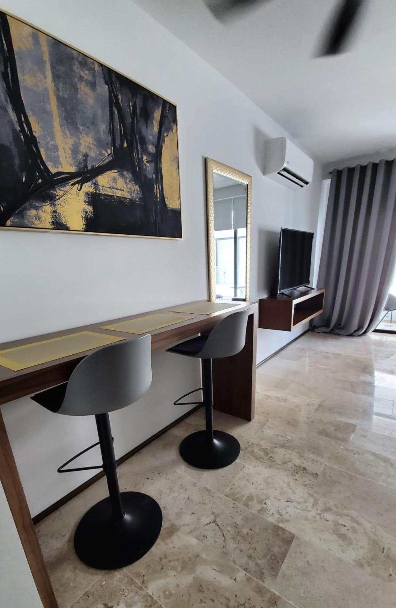 Chez Alam At Midtown 2 *