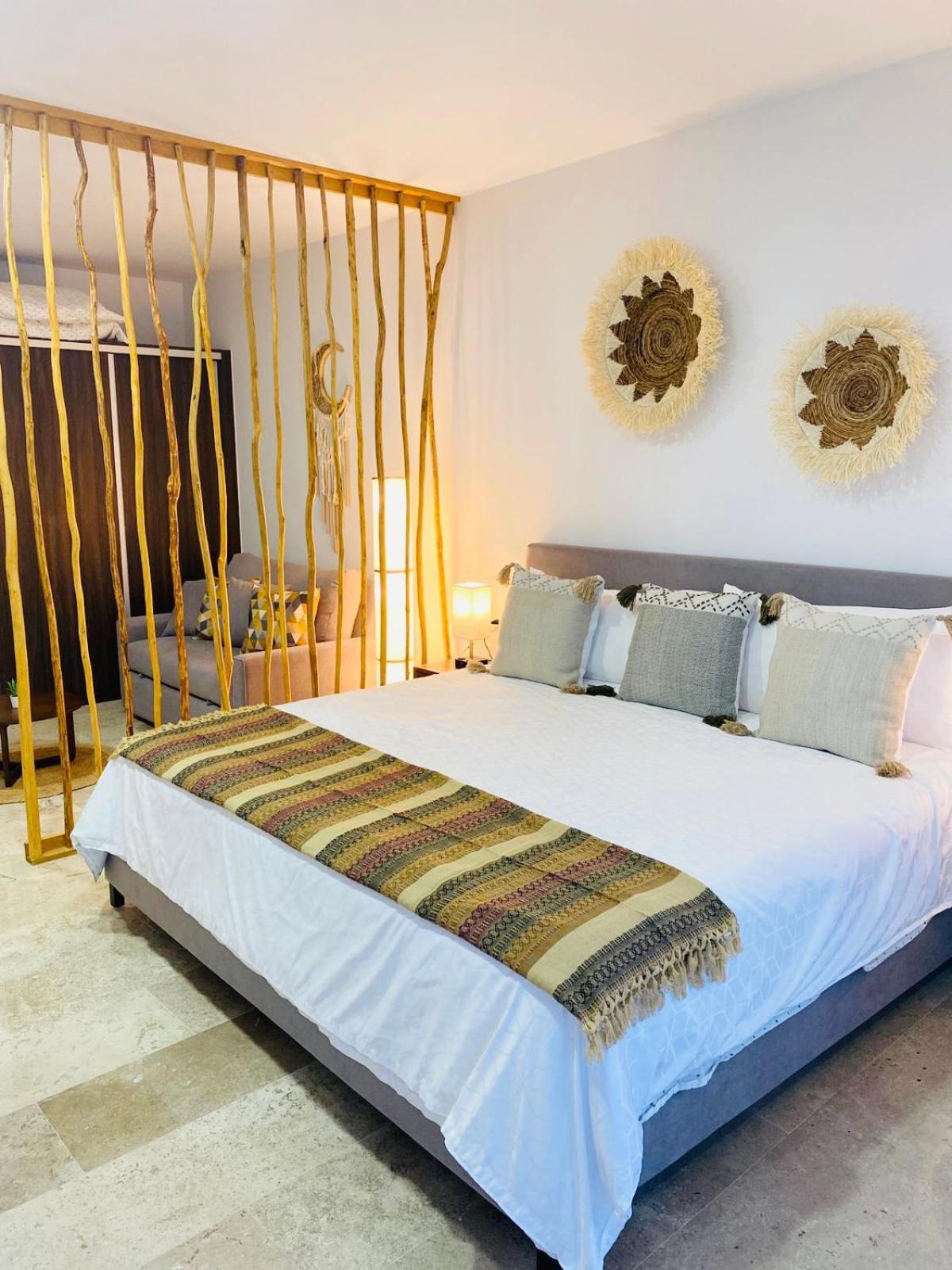 Chez Alam At Midtown 2 *