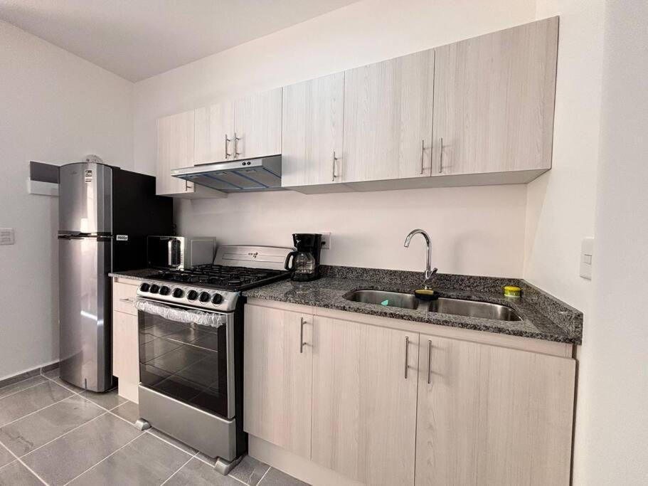New 3 Bedroom Cozy In Apartment *
